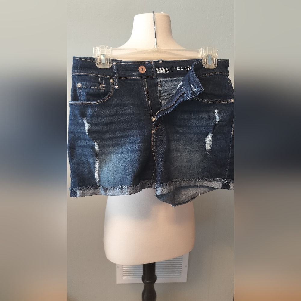 Levis Strauss women's jean shorts size 6